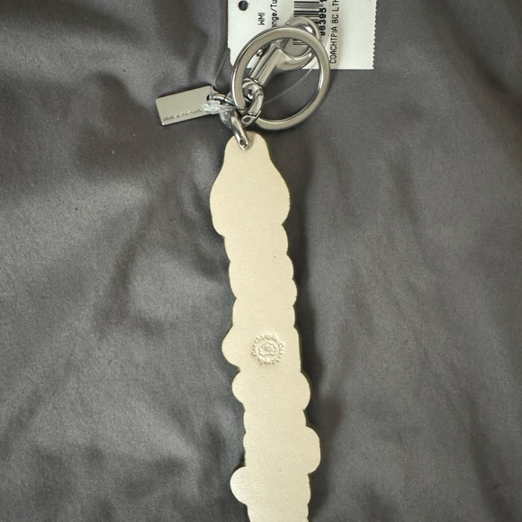 Coachtopia Cream Leather Keychain bag charm - Picture 2 of 2